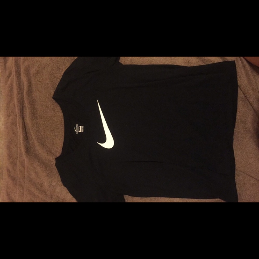 black nike tee !